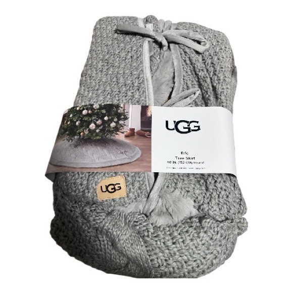 🚨 UGG Christmas Skirt NWT Gray Knit Holiday Tree Skirt with faux fur trim 60” - Picture 3 of 3